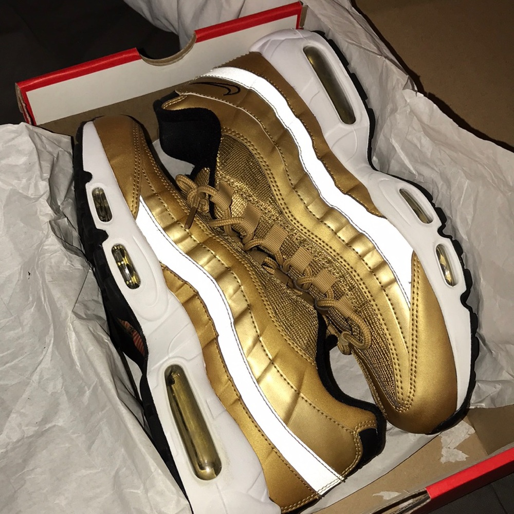 Gold air max 95
